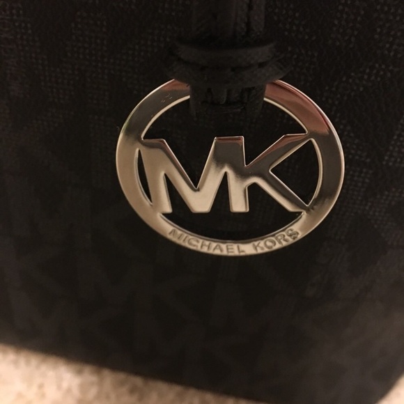 SOLD!!!!!   Michael Kors jet set black tote - Picture 5 of 6